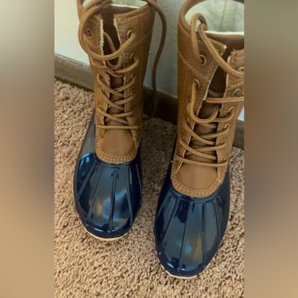 Snow boots
